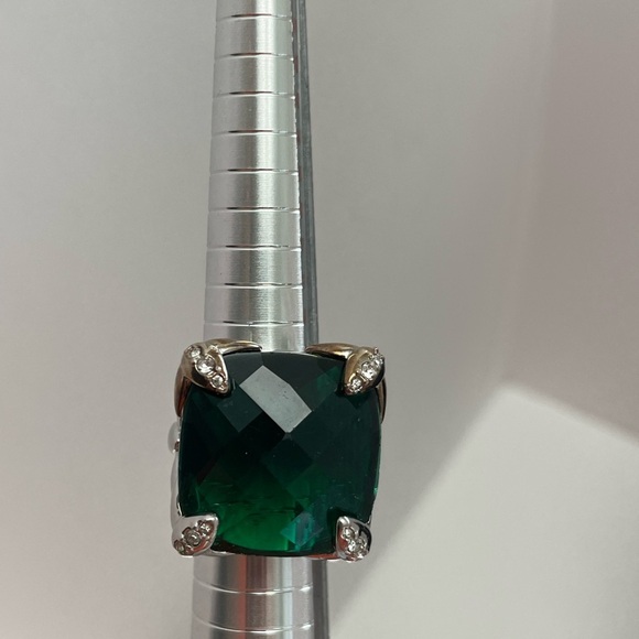 Large square cut green rhinestone ring. Size 6. Matching drop earrings. - Picture 6 of 6